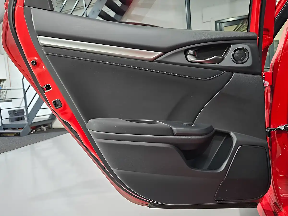Used 2018 Honda Civic Sr Red - Interior and Exterior details 19