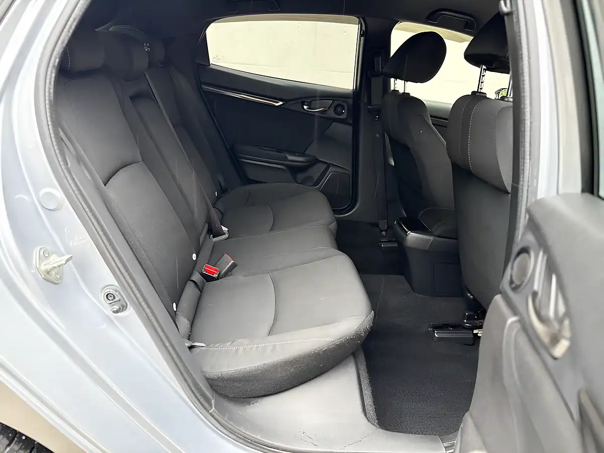 Used 2018 Honda Civic Sr Silver - Interior and Exterior details 12