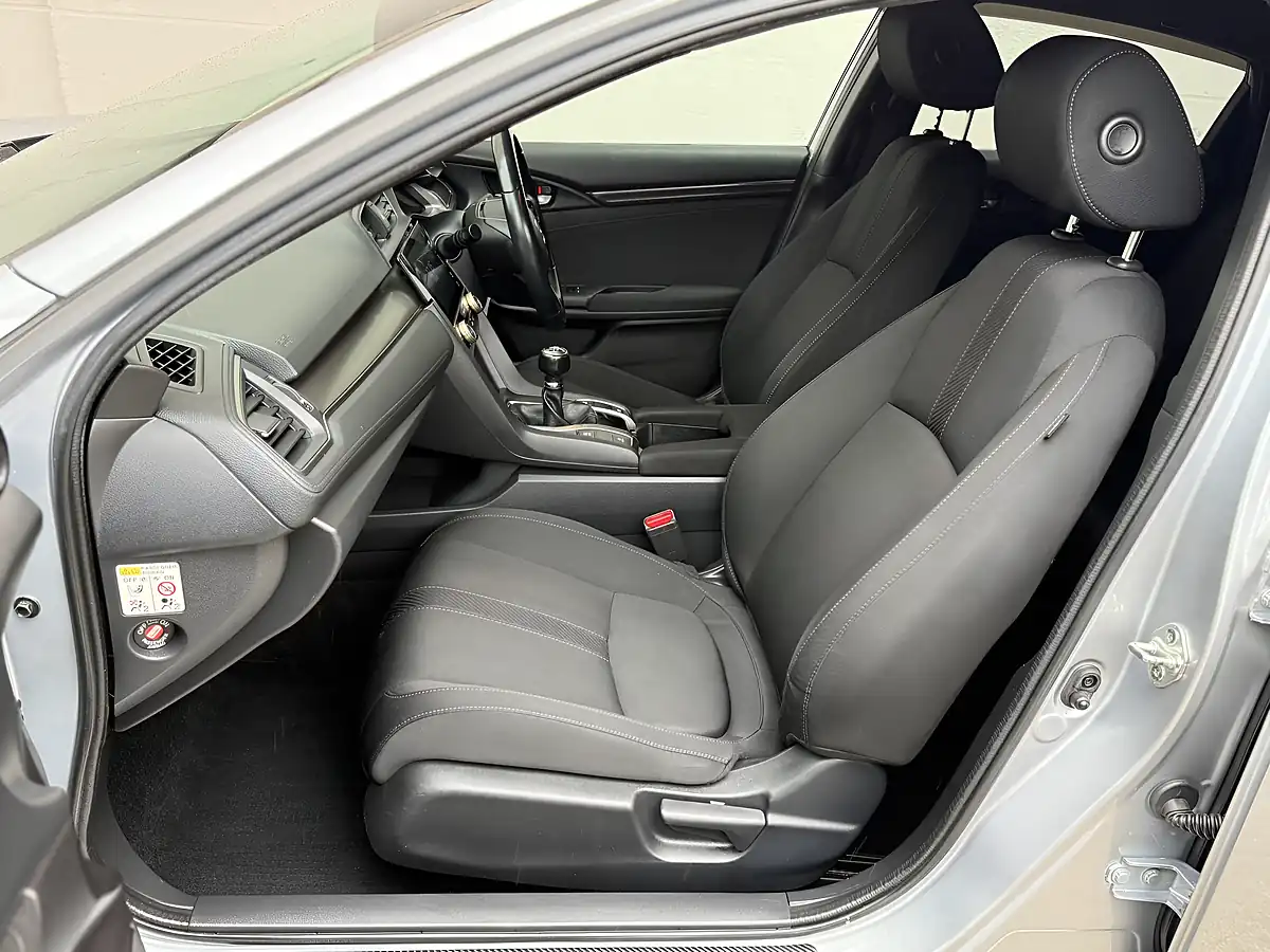 Used 2018 Honda Civic Sr Silver - Interior and Exterior details 13
