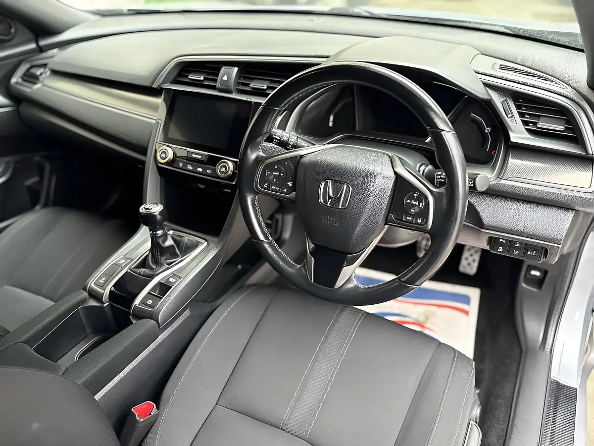 Used 2018 Honda Civic Sr Silver - Interior and Exterior details 15
