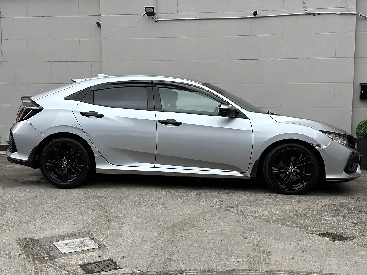 Used 2018 Honda Civic Sr Silver - Interior and Exterior details 5