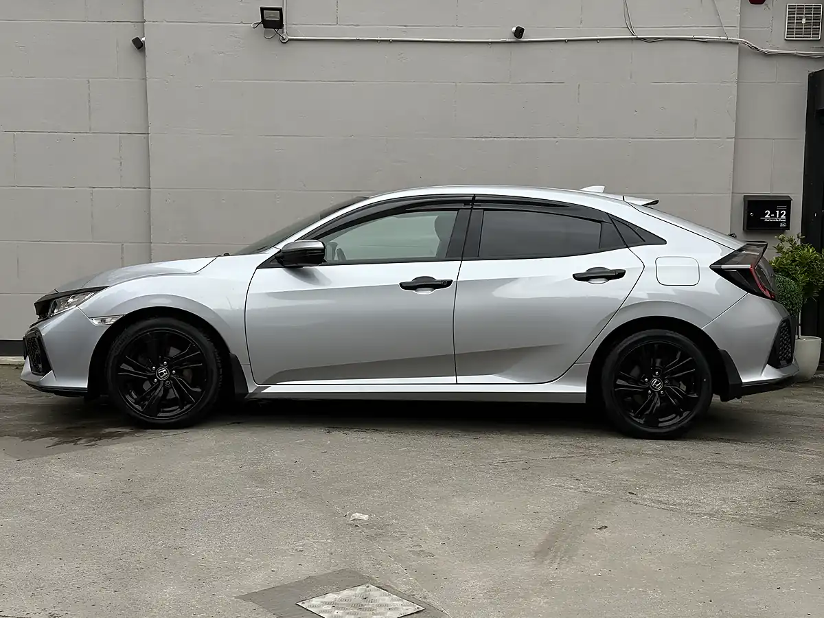 Used 2018 Honda Civic Sr Silver - Interior and Exterior details 6