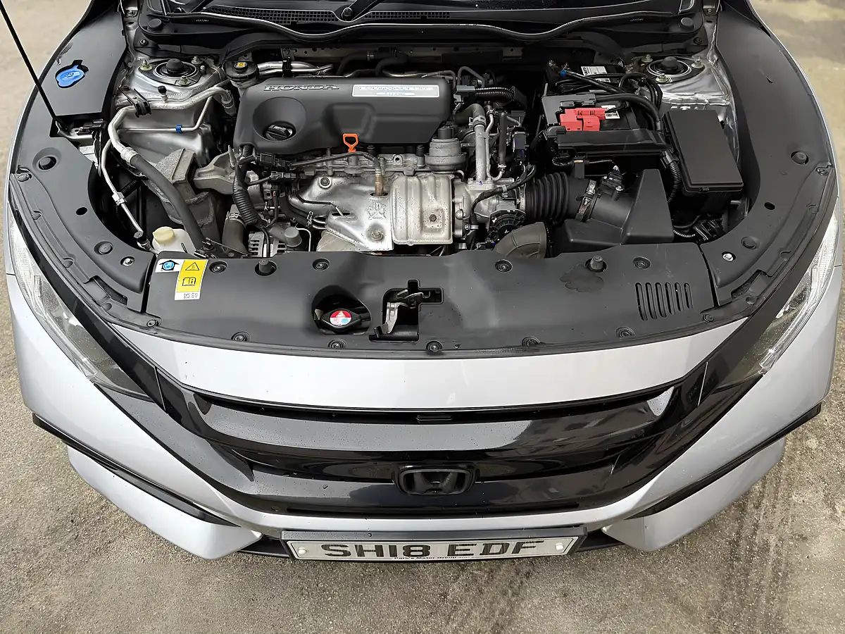 Used 2018 Honda Civic Sr Silver - Interior and Exterior details 8
