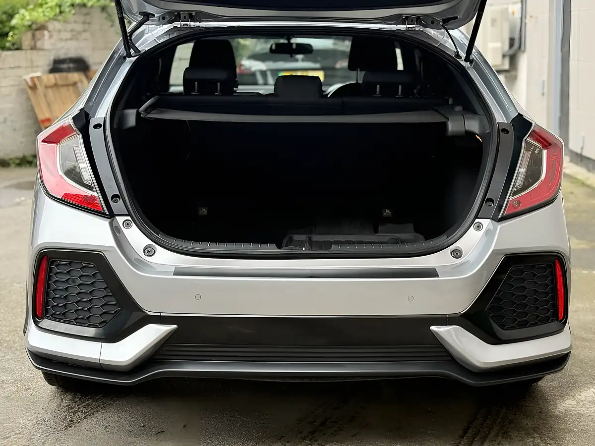 Used 2018 Honda Civic Sr Silver - Interior and Exterior details 9