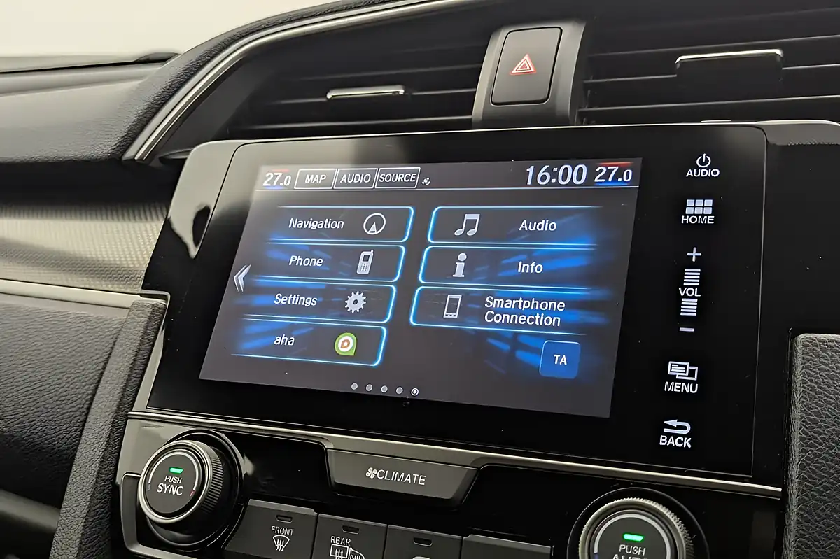 Used 2018 Honda Civic Sr White - Interior and Exterior details 16