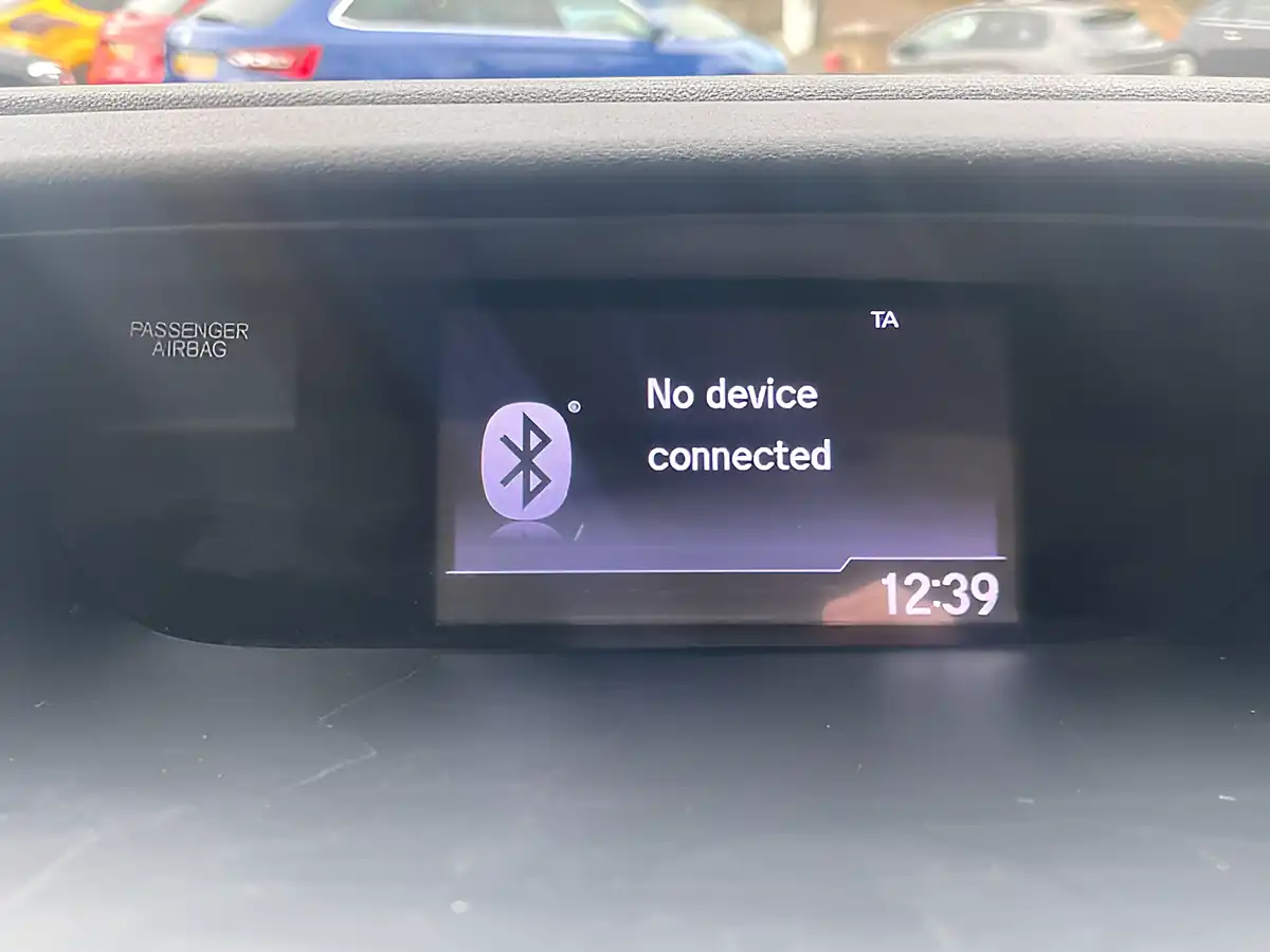 Used 2018 Honda Cr-V S Navi White - Interior and Exterior details 16
