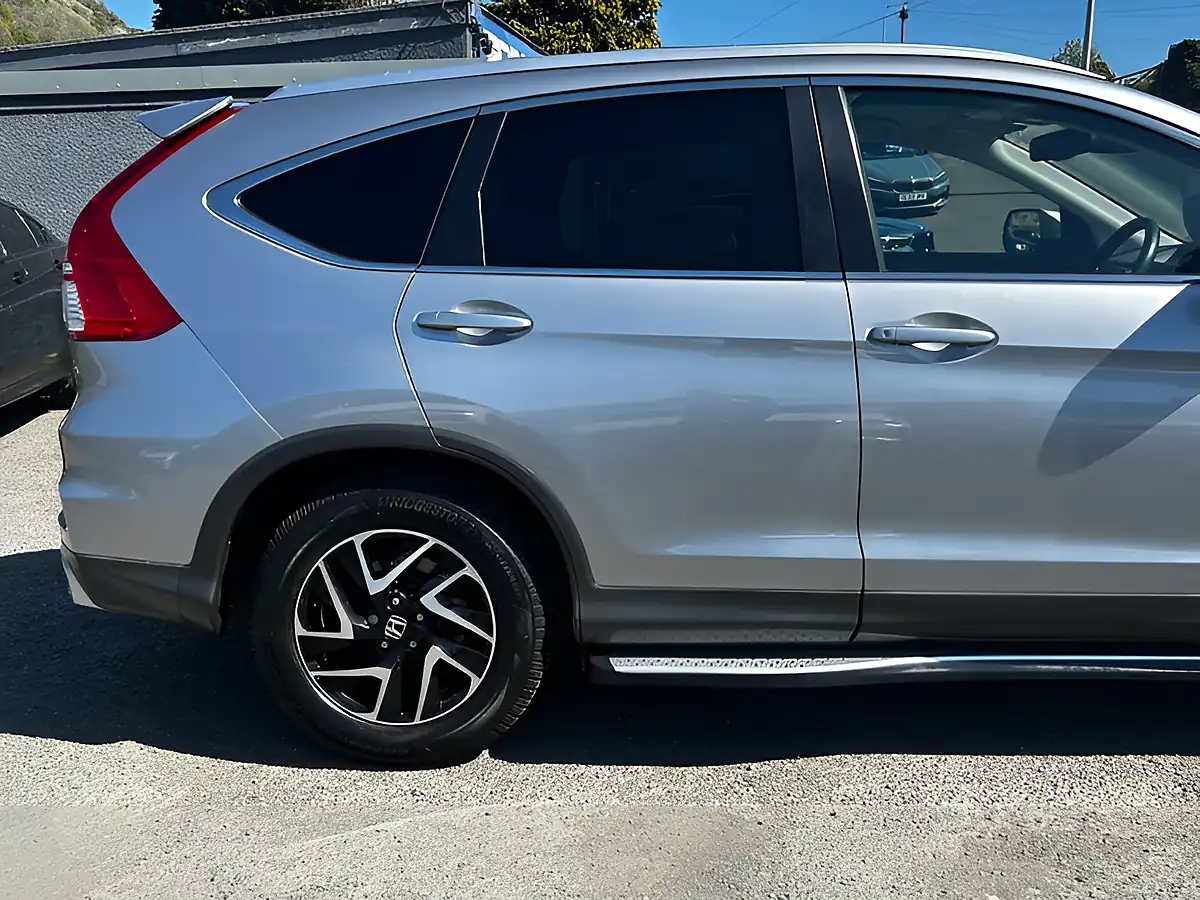Used 2018 Honda Cr-V Se+ Navi Silver - Interior and Exterior details 17