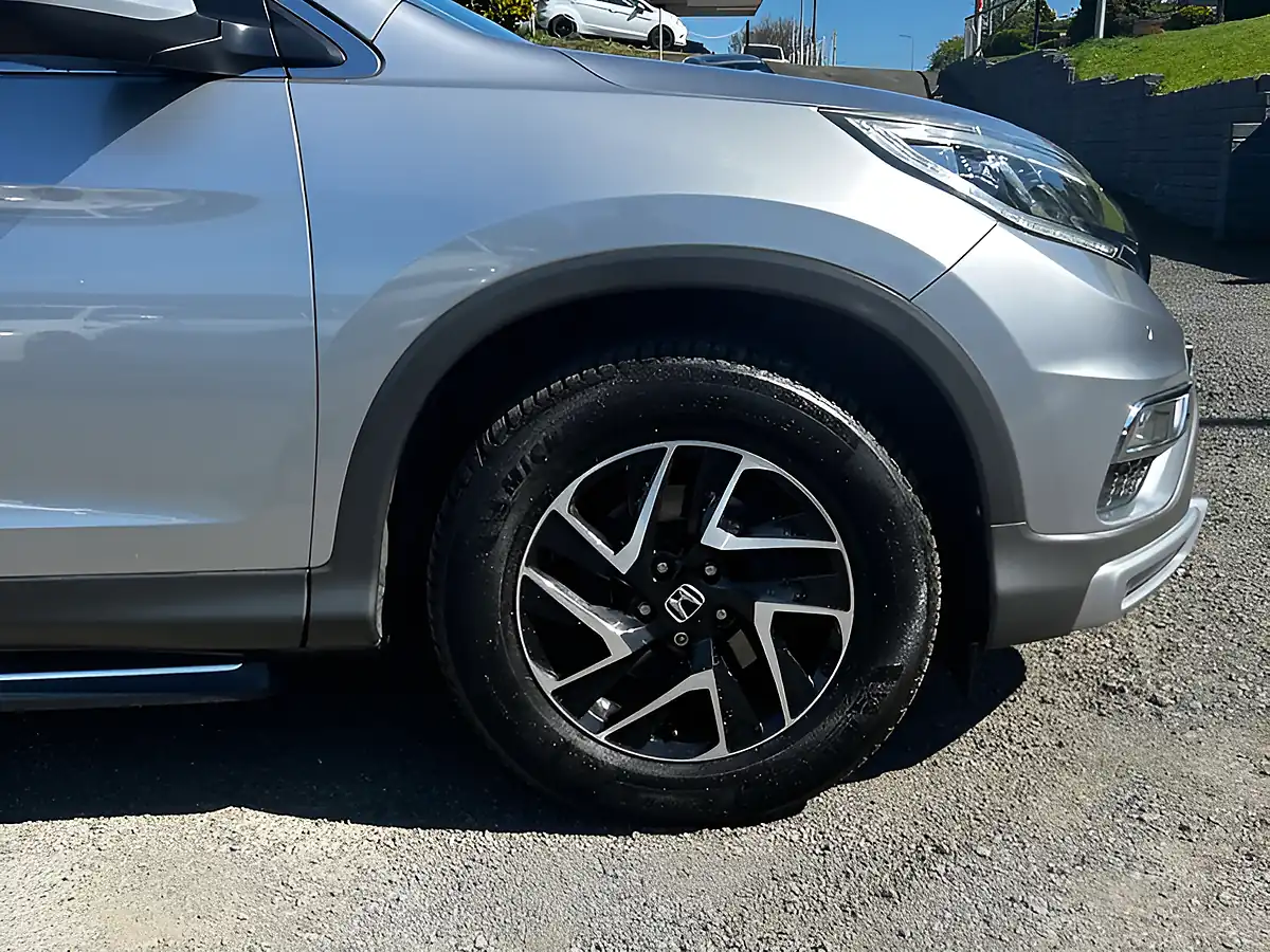 Used 2018 Honda Cr-V Se+ Navi Silver - Interior and Exterior details 19