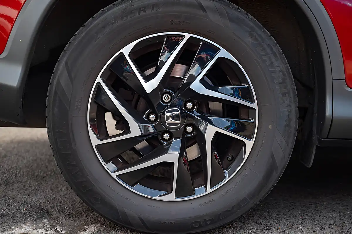 Used 2018 Honda Cr-V Se Plus Navi Passion Red - Interior and Exterior details 12