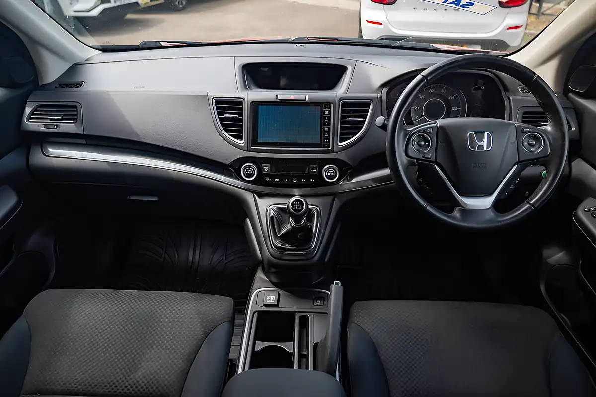 Used 2018 Honda Cr-V Se Plus Navi Passion Red - Interior and Exterior details 15