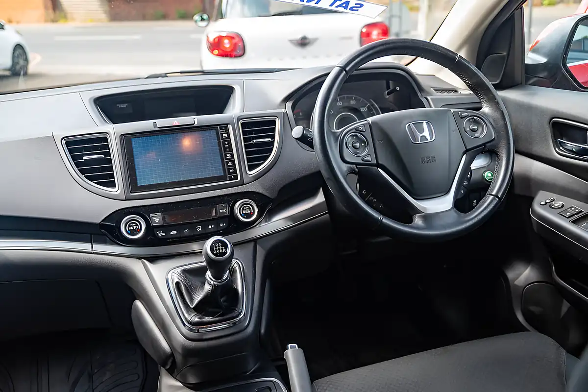 Used 2018 Honda Cr-V Se Plus Navi Passion Red - Interior and Exterior details 16