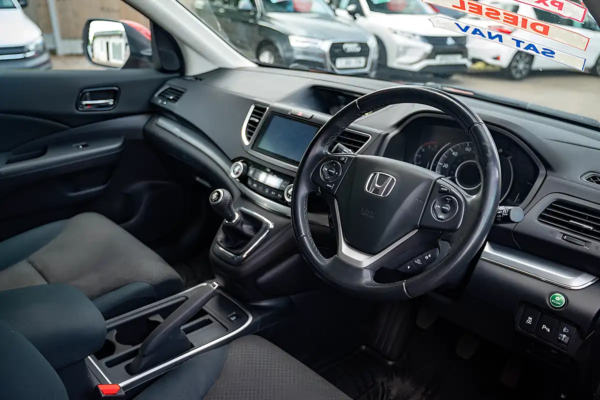 Used 2018 Honda Cr-V Se Plus Navi Passion Red - Interior and Exterior details 2