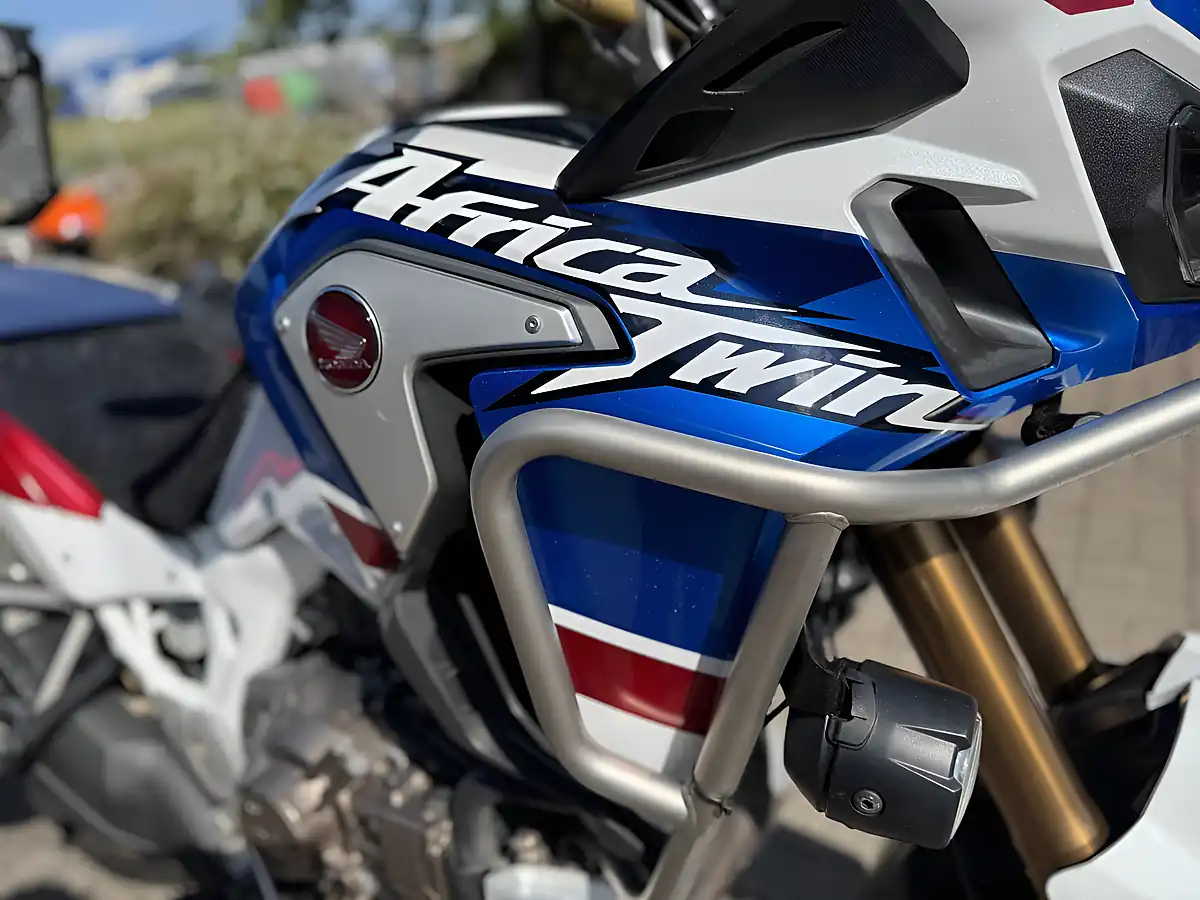 Used 2018 Honda Crf 1000 D2-J White/Blue - Interior and Exterior details 14