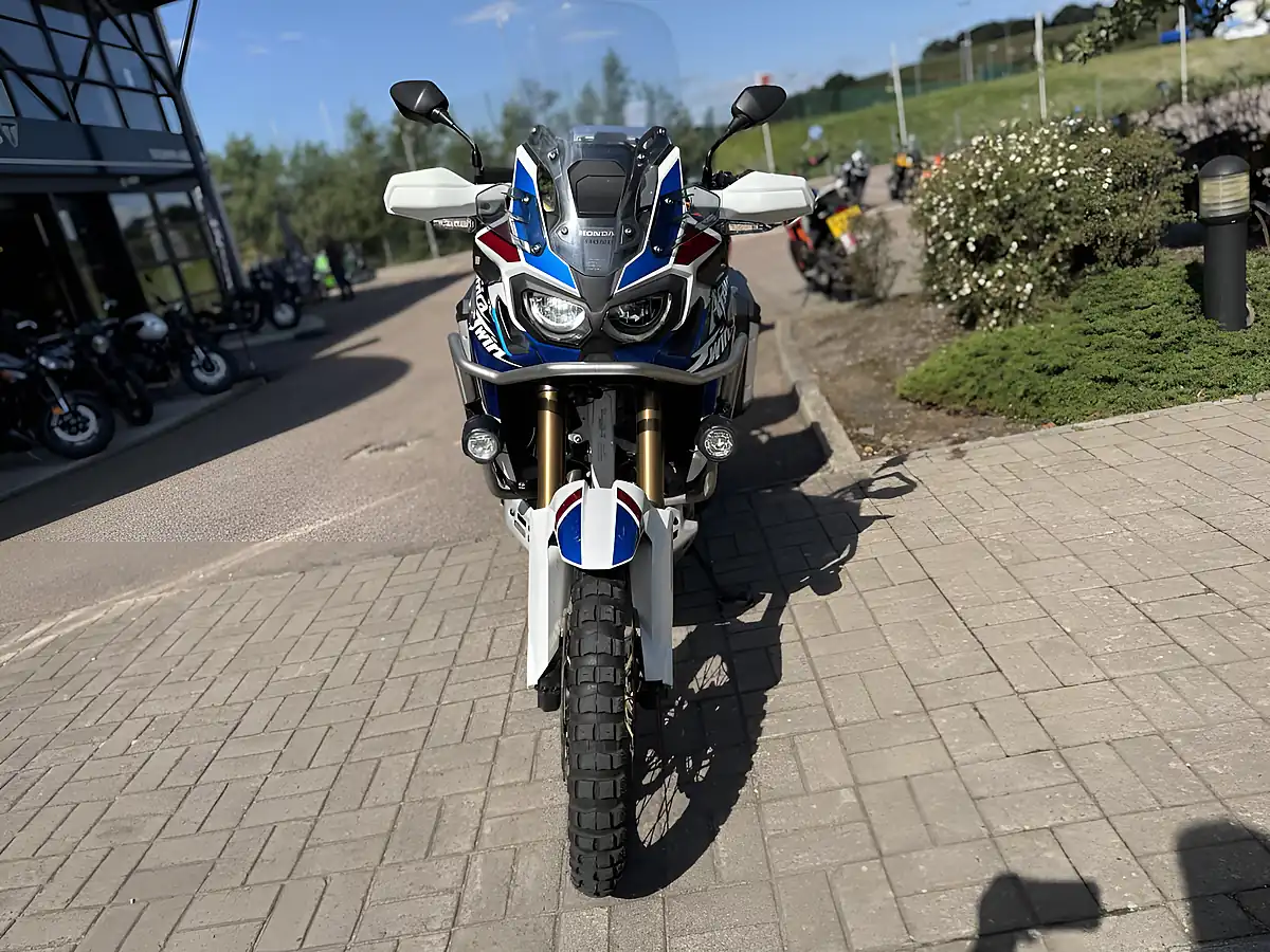 Used 2018 Honda Crf 1000 D2-J White/Blue - Interior and Exterior details 4