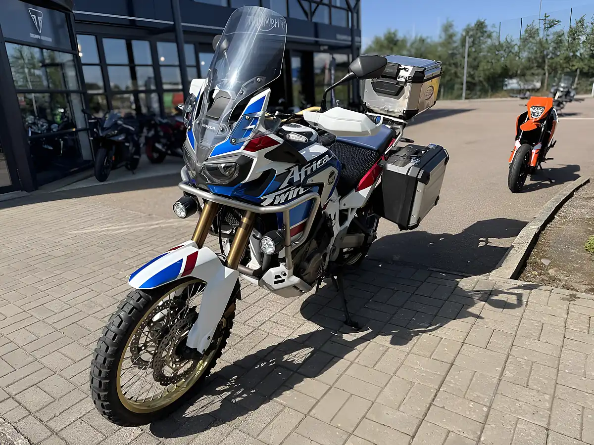 Used 2018 Honda Crf 1000 D2-J White/Blue - Interior and Exterior details 5