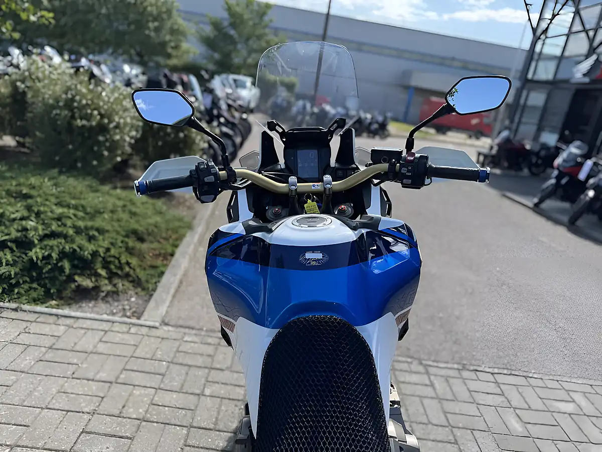 Used 2018 Honda Crf 1000 D2-J White/Blue - Interior and Exterior details 9
