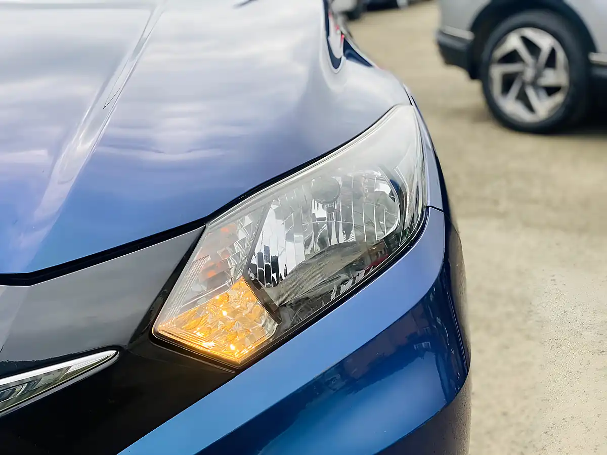 Used 2018 Honda Hr-V S Blue - Interior and Exterior details 11