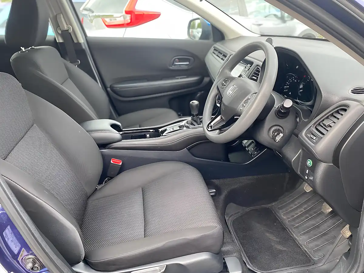 Used 2018 Honda Hr-V S Blue - Interior and Exterior details 12