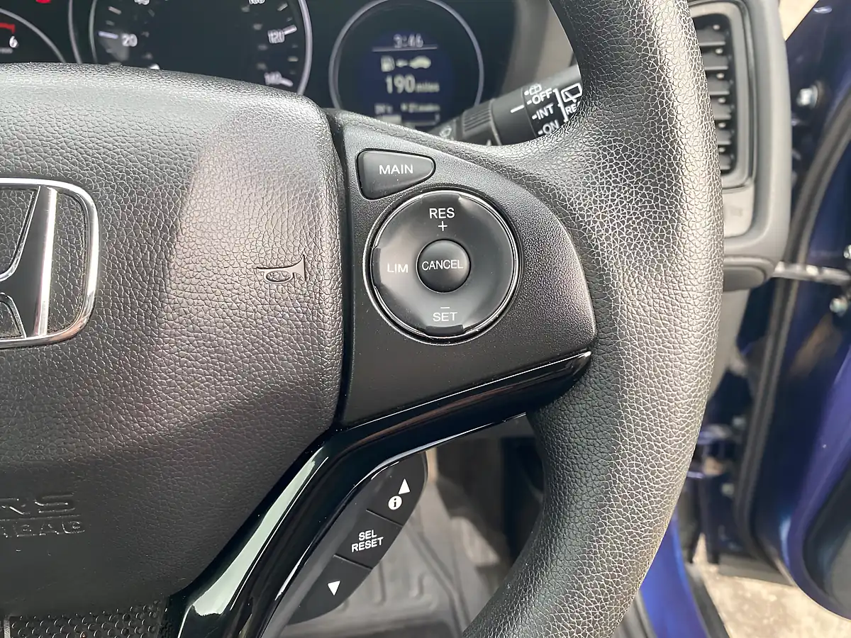 Used 2018 Honda Hr-V S Blue - Interior and Exterior details 13