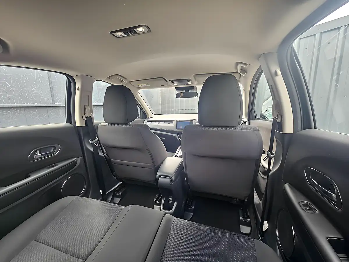 Used 2018 Honda Hr-V Se Black - Interior and Exterior details 13