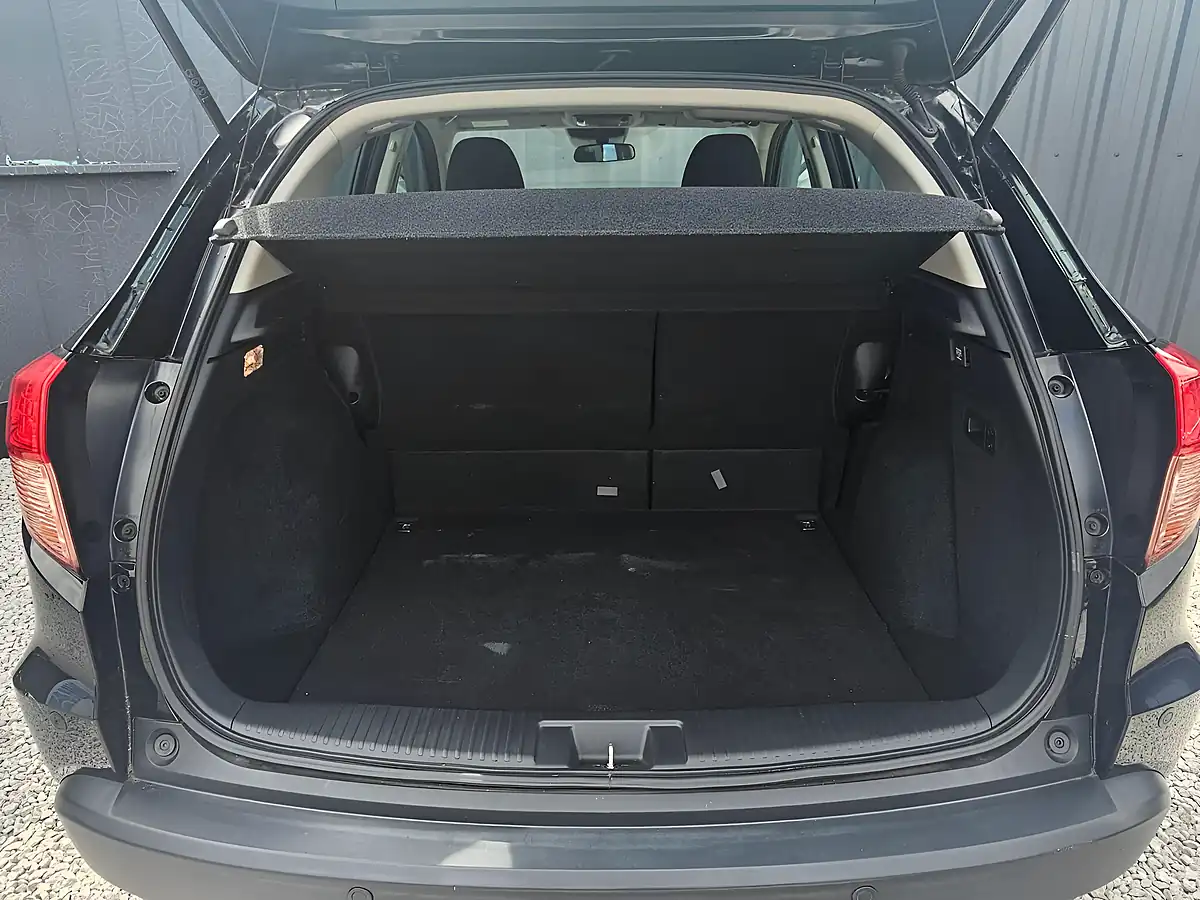 Used 2018 Honda Hr-V Se Black - Interior and Exterior details 14