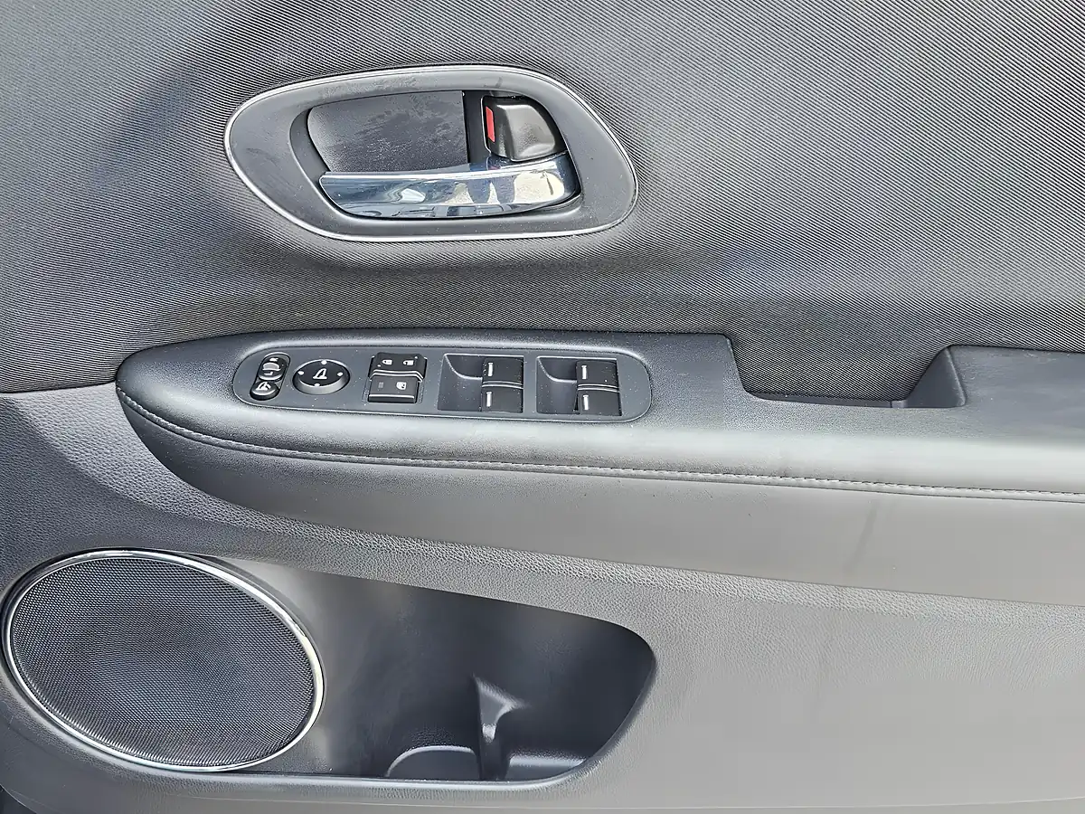 Used 2018 Honda Hr-V Se Black - Interior and Exterior details 8