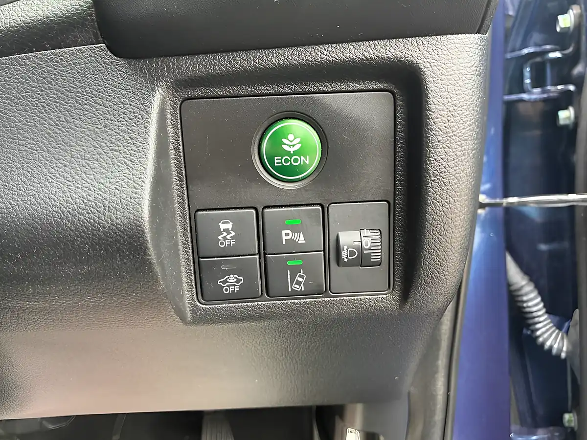 Used 2018 Honda Hr-V Se Blue - Interior and Exterior details 13