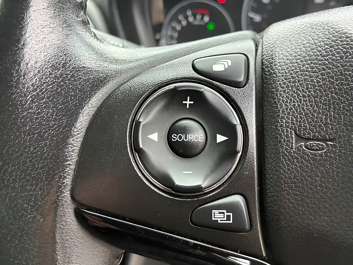 Used 2018 Honda Hr-V Se Blue - Interior and Exterior details 14