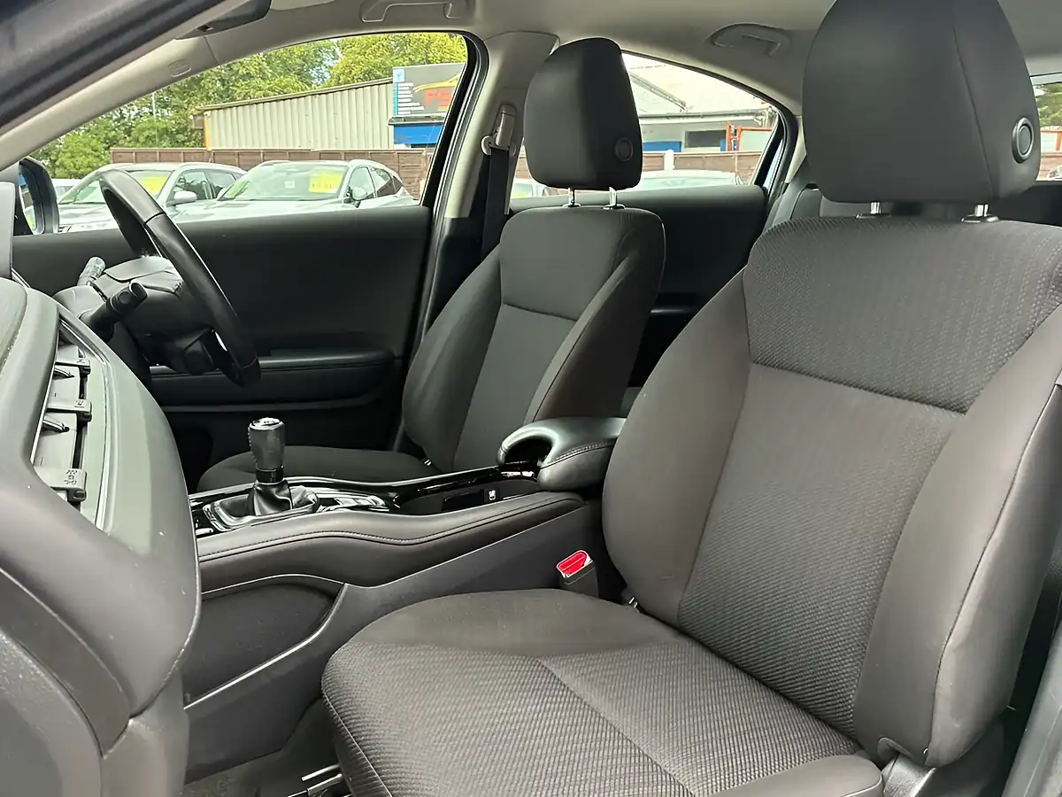 Used 2018 Honda Hr-V Se Blue - Interior and Exterior details 17