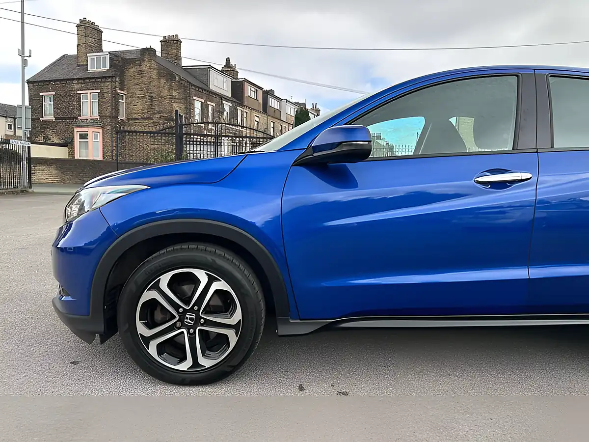 Used 2018 Honda Hr-V Se Blue - Interior and Exterior details 13