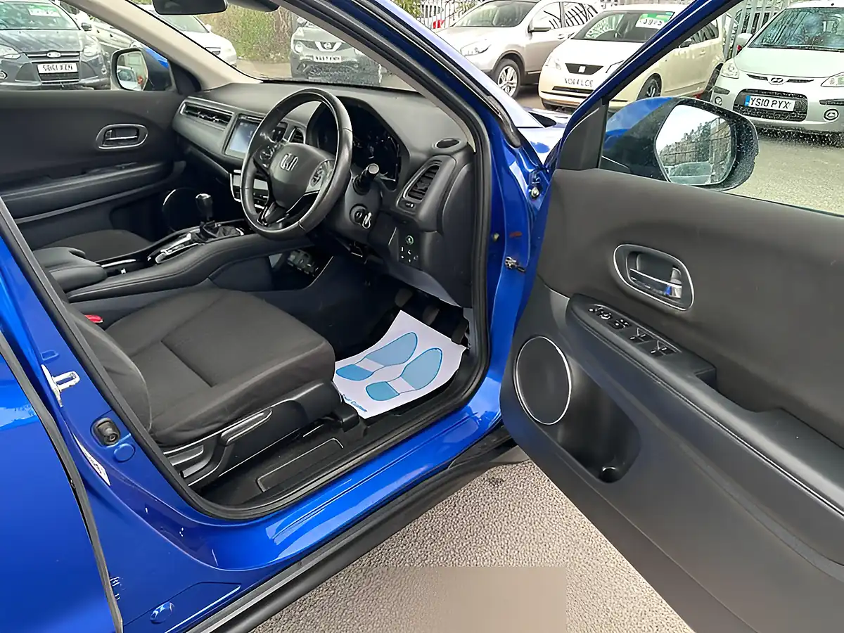 Used 2018 Honda Hr-V Se Blue - Interior and Exterior details 14