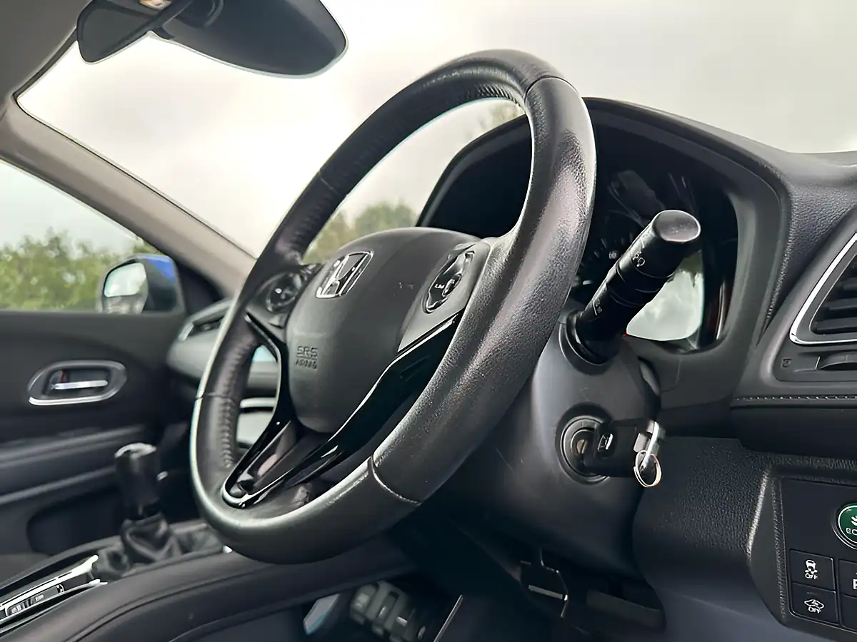 Used 2018 Honda Hr-V Se Blue - Interior and Exterior details 15