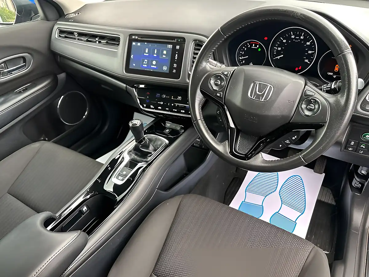 Used 2018 Honda Hr-V Se Blue - Interior and Exterior details 2