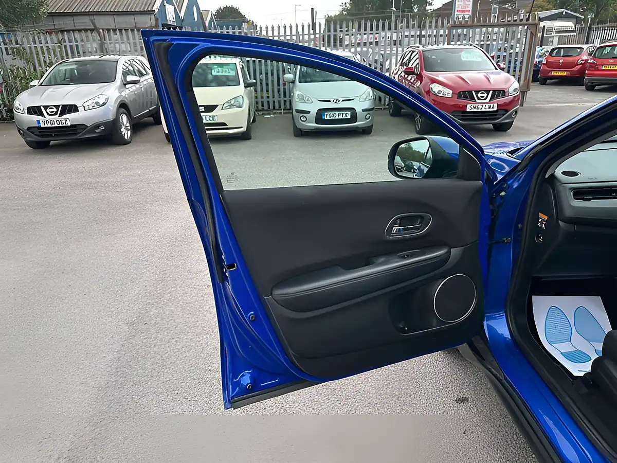 Used 2018 Honda Hr-V Se Blue - Interior and Exterior details 20
