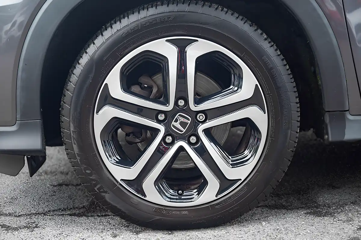 Used 2018 Honda Hr-V Se Modern Steel - Interior and Exterior details 11