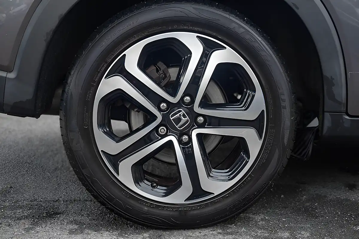 Used 2018 Honda Hr-V Se Modern Steel - Interior and Exterior details 12