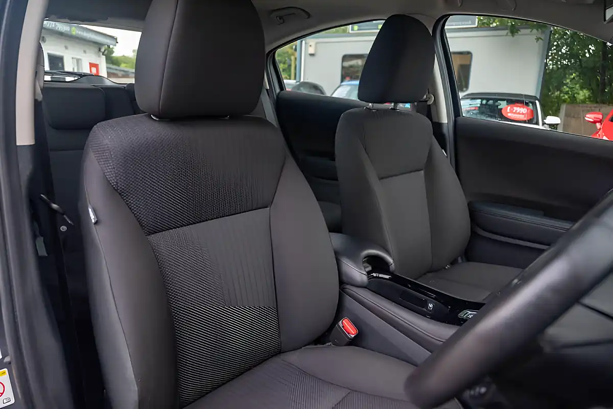 Used 2018 Honda Hr-V Se Modern Steel - Interior and Exterior details 14