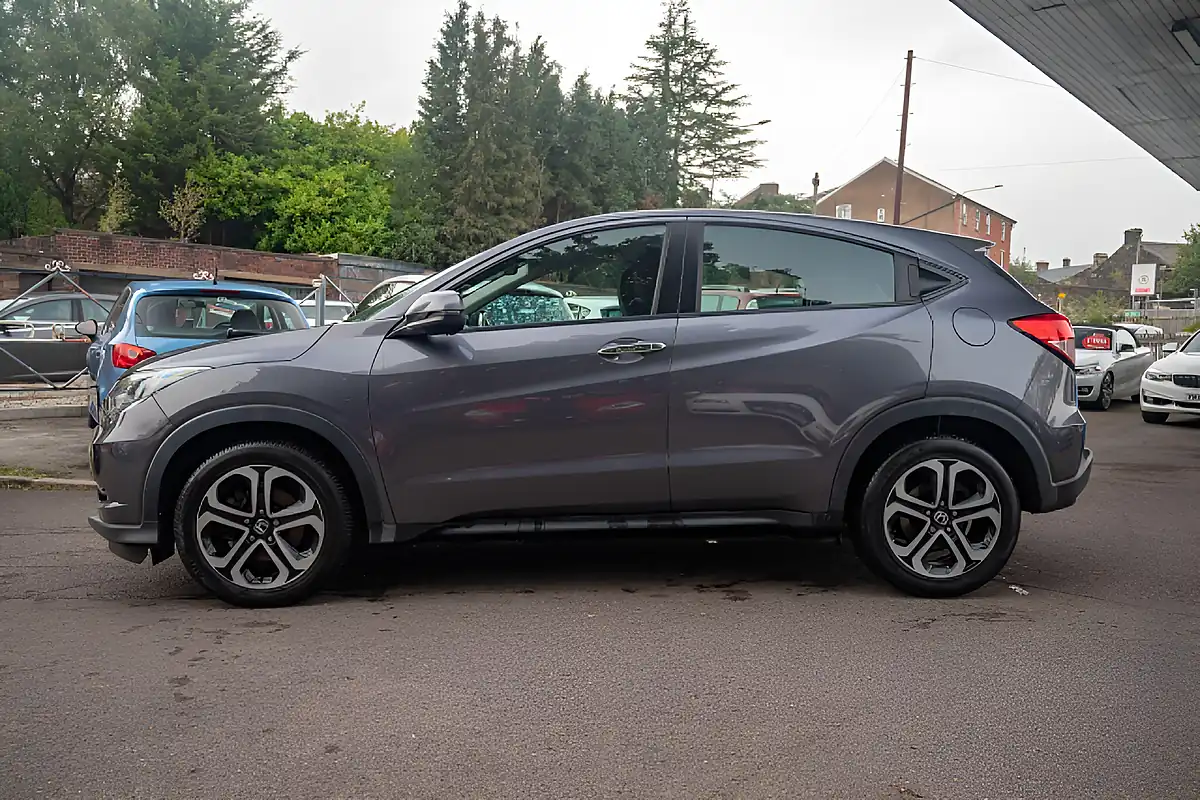 Used 2018 Honda Hr-V Se Modern Steel - Interior and Exterior details 5