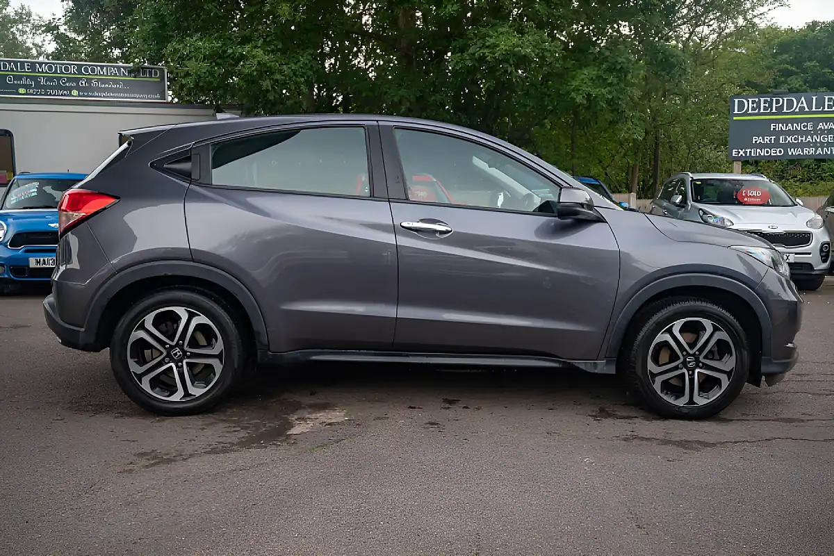 Used 2018 Honda Hr-V Se Modern Steel - Interior and Exterior details 9