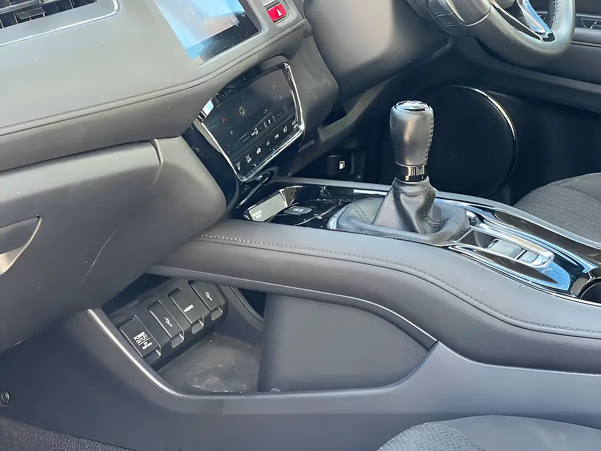 Used 2018 Honda Hr-V Se Navi Blue - Interior and Exterior details 20
