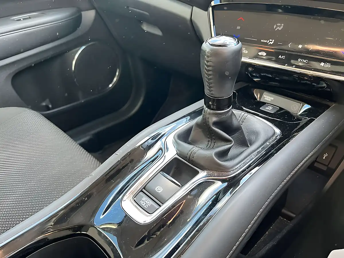 Used 2018 Honda Hr-V Se Navi Blue - Interior and Exterior details 7