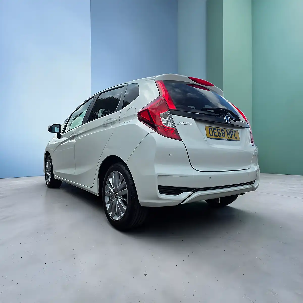 Used 2018 Honda Jazz Ex Navigation Alpine White - Interior and Exterior details 10