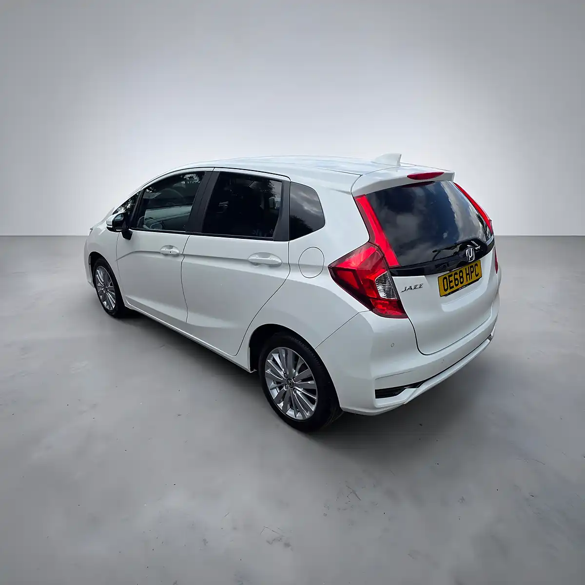 Used 2018 Honda Jazz Ex Navigation Alpine White - Interior and Exterior details 4