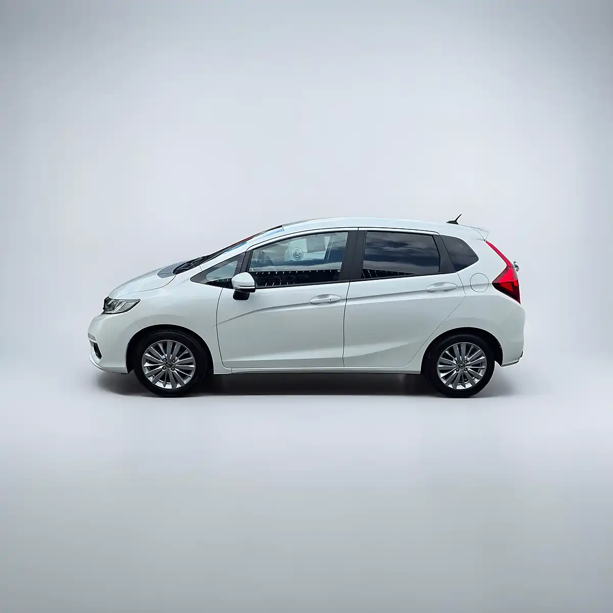 Used 2018 Honda Jazz Ex Navigation Alpine White - Interior and Exterior details 5