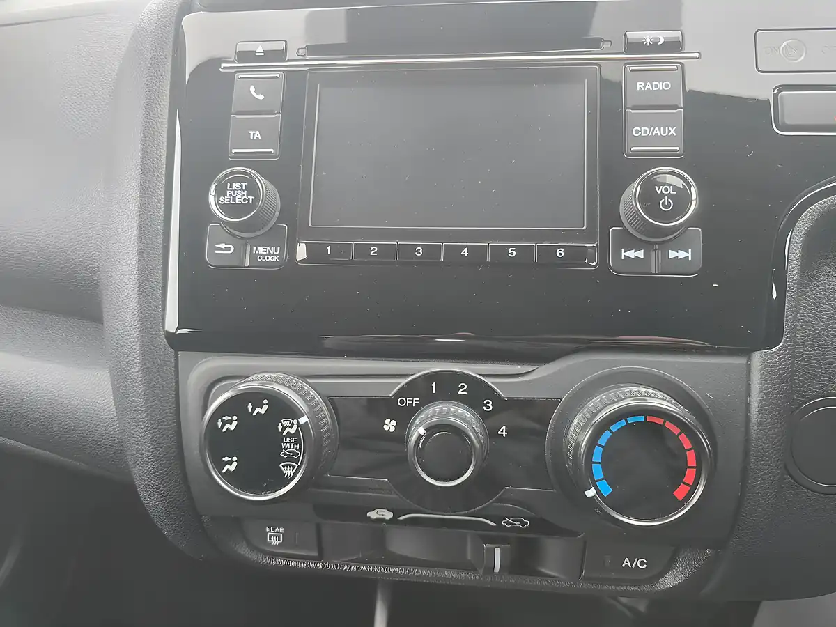 Used 2018 Honda Jazz S Silver - Interior and Exterior details 13