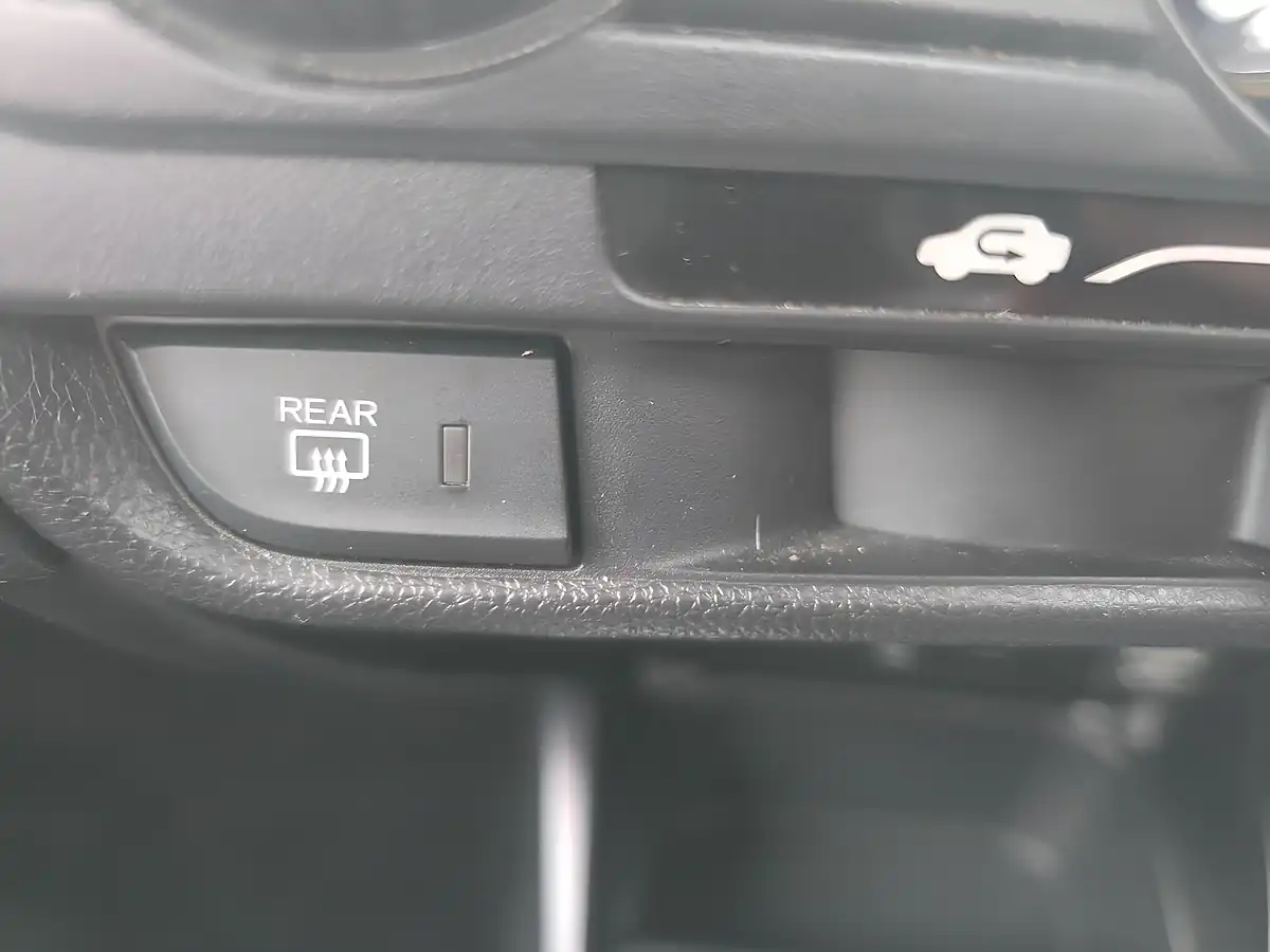 Used 2018 Honda Jazz S Silver - Interior and Exterior details 15