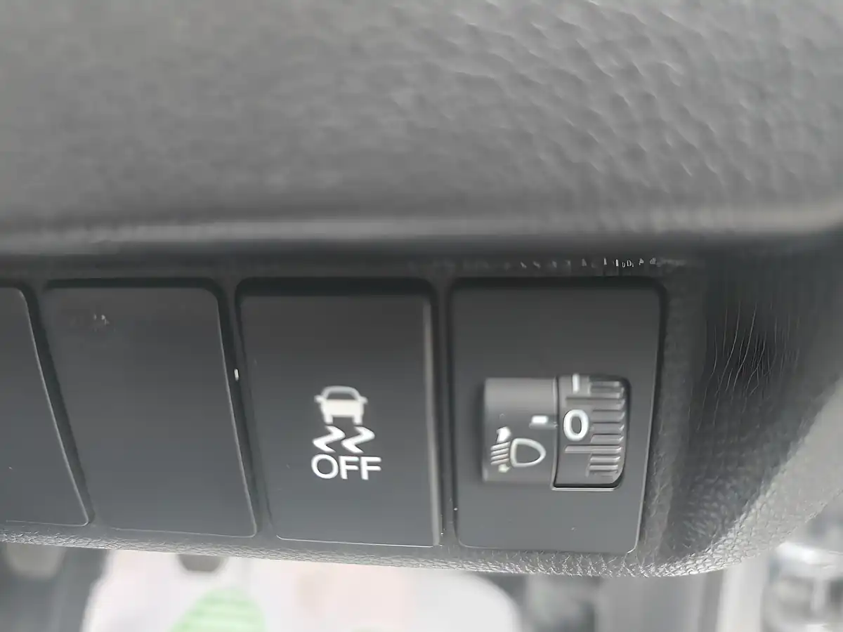 Used 2018 Honda Jazz S Silver - Interior and Exterior details 17