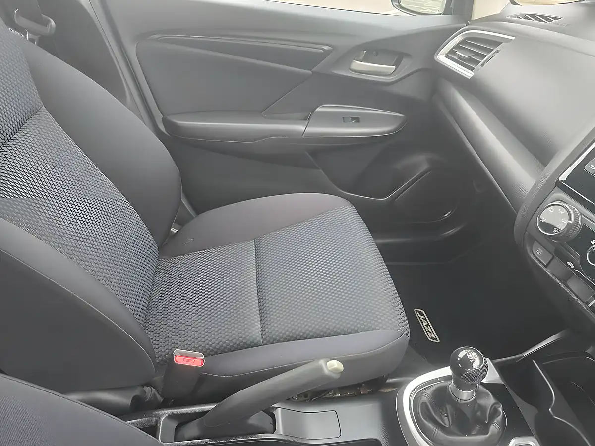 Used 2018 Honda Jazz S Silver - Interior and Exterior details 18