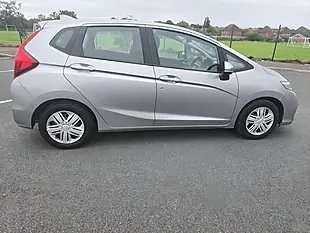 Used 2018 Honda Jazz S Silver - Interior and Exterior details 8