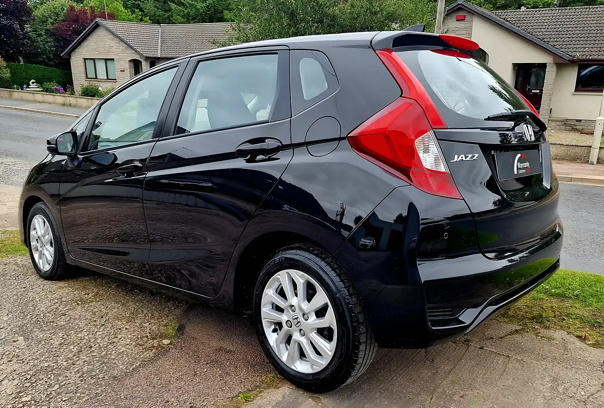 Used 2018 Honda Jazz Se Black - Interior and Exterior details 3